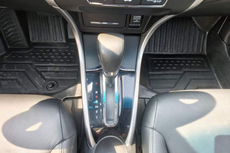 Used Honda Crider 2015 1.8L Automatic Flagship Edition Gear Lever