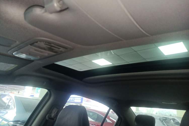 Used Honda Crider 2015 1.8L Automatic Flagship Edition Headliner