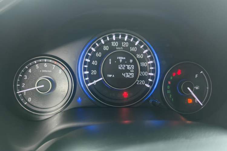 Used Honda Crider 2015 1.8L automatic luxury edition Odometer Close Up