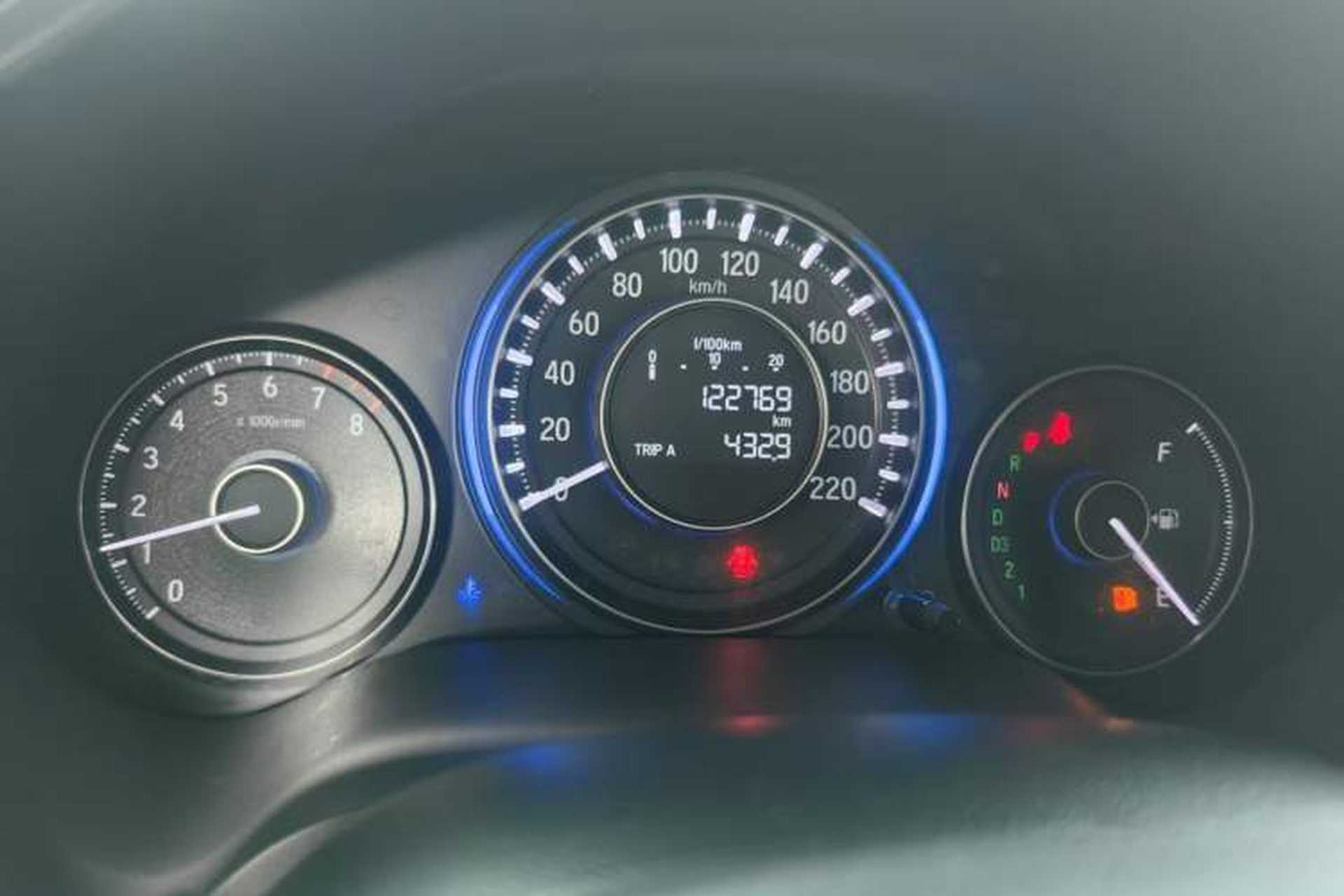 Used Honda Crider 2015 1.8L automatic luxury edition Odometer Close Up