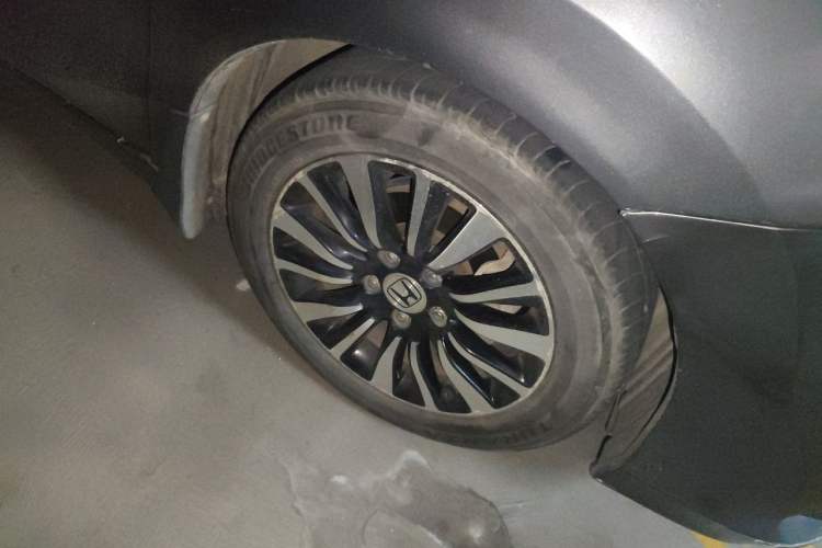 Used Honda Crider 2015 1.8L automatic luxury edition Right Front Wheel Hub