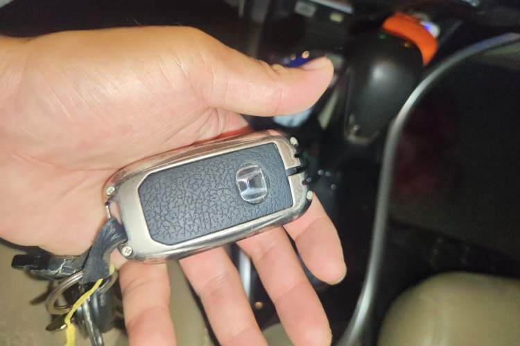 Used Honda Crider 2015 1.8L automatic luxury edition Vehicle Key
