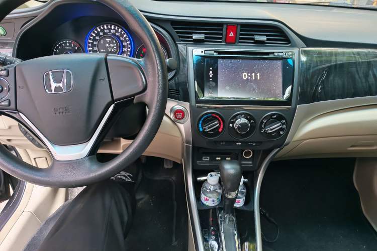Used Honda Crider 2015 1.8L automatic luxury edition Audio And AC Panel