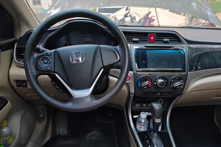 Used Honda Crider 2015 1.8L automatic luxury edition Center Console
