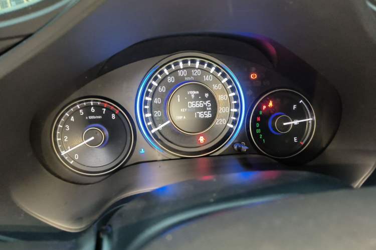 Used Honda Crider 2015 1.8L automatic luxury edition Odometer Close Up