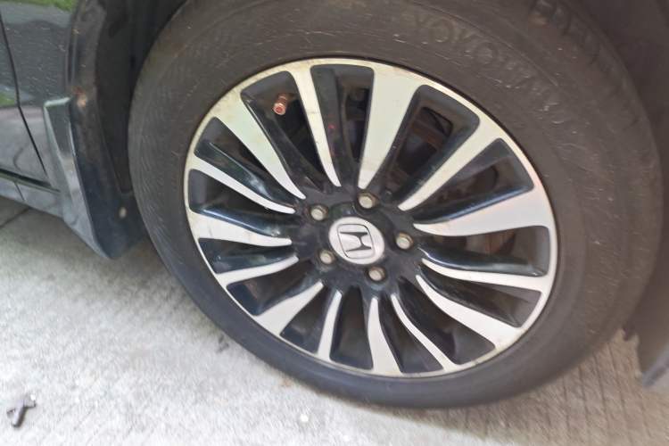 Used Honda Crider 2015 1.8L automatic luxury edition Right Front Wheel Hub