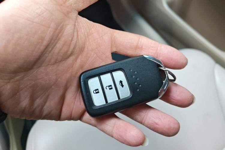Used Honda Crider 2015 1.8L automatic luxury edition Vehicle Key