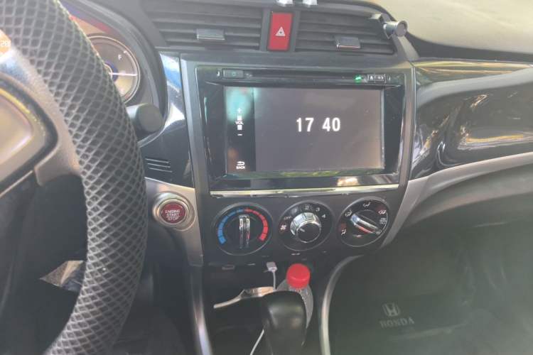 Used Honda Crider 2015 1.8L automatic luxury edition Audio And AC Panel