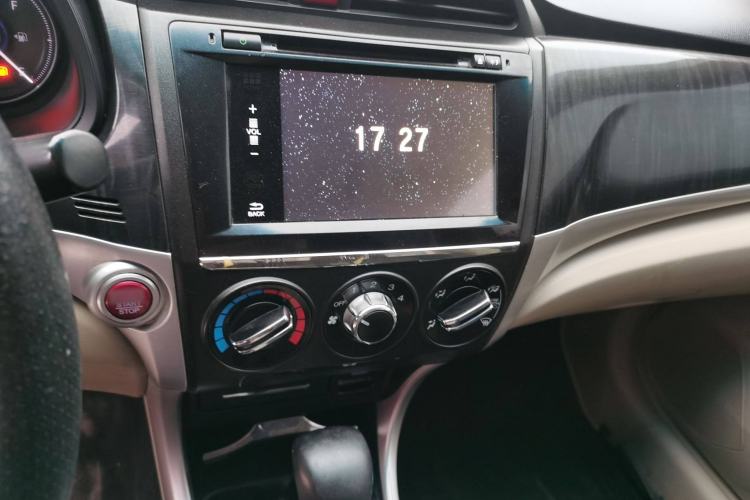 Used Honda Crider 2015 1.8L automatic luxury edition Audio And AC Panel