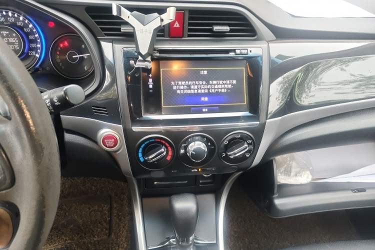 Used Honda Crider 2015 1.8L automatic luxury edition Audio And AC Panel