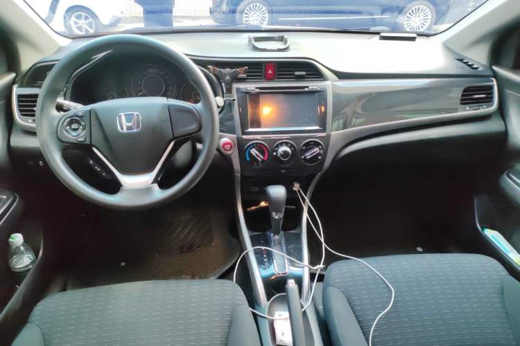 Used Honda Crider 2015 1.8L automatic luxury edition Center Console