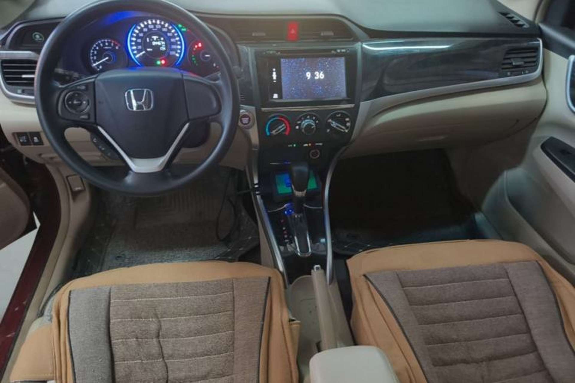 Used Honda Crider 2015 1.8L automatic luxury edition Center Console