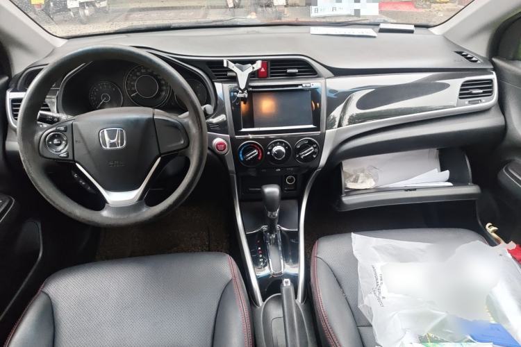 Used Honda Crider 2015 1.8L automatic luxury edition Center Console
