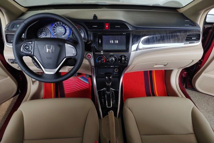 Used Honda Crider 2015 1.8L automatic luxury edition Center Console