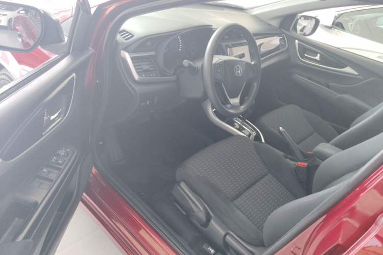 Used Honda Crider 2015 1.8L automatic luxury edition Driver Seat
