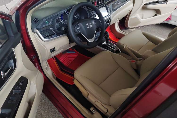 Used Honda Crider 2015 1.8L automatic luxury edition Driver Seat