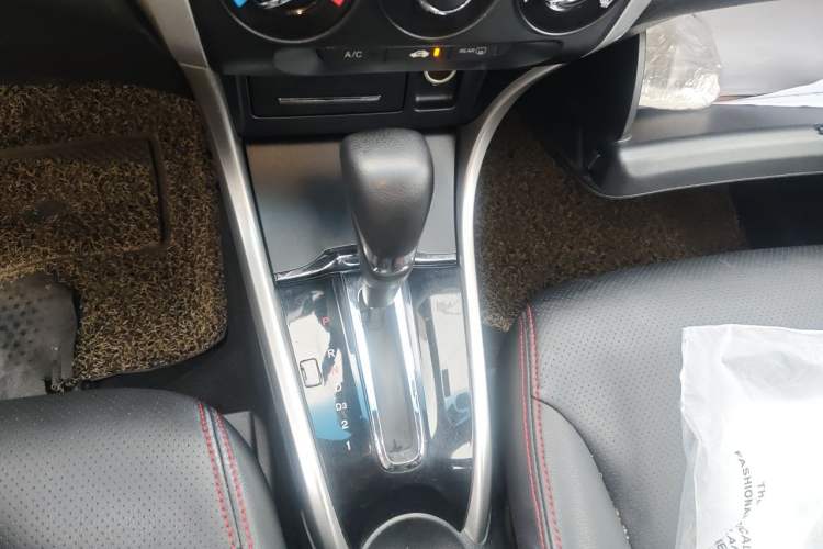 Used Honda Crider 2015 1.8L automatic luxury edition Gear Lever