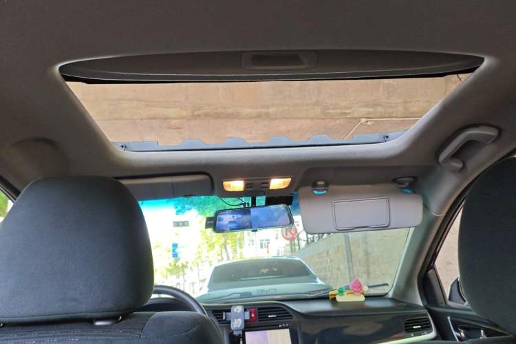 Used Honda Crider 2015 1.8L automatic luxury edition Headliner