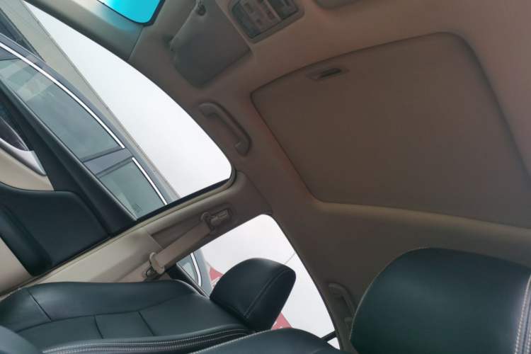 Used Honda Crider 2015 1.8L automatic luxury edition Headliner