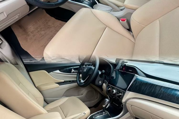 Used Honda Crider 2015 1.8L automatic comfort version Interior 2
