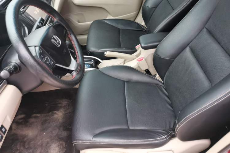 Used Honda Crider 2015 1.8L automatic luxury edition Interior 2