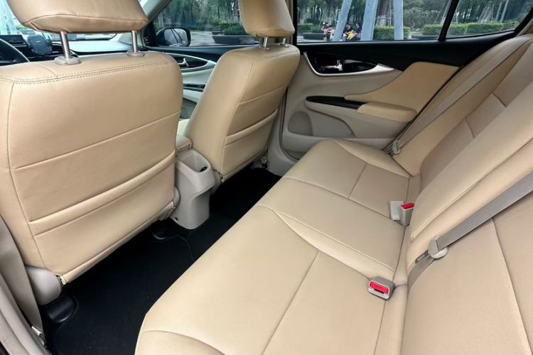 Used Honda Crider 2015 1.8L automatic comfort version Interior 3