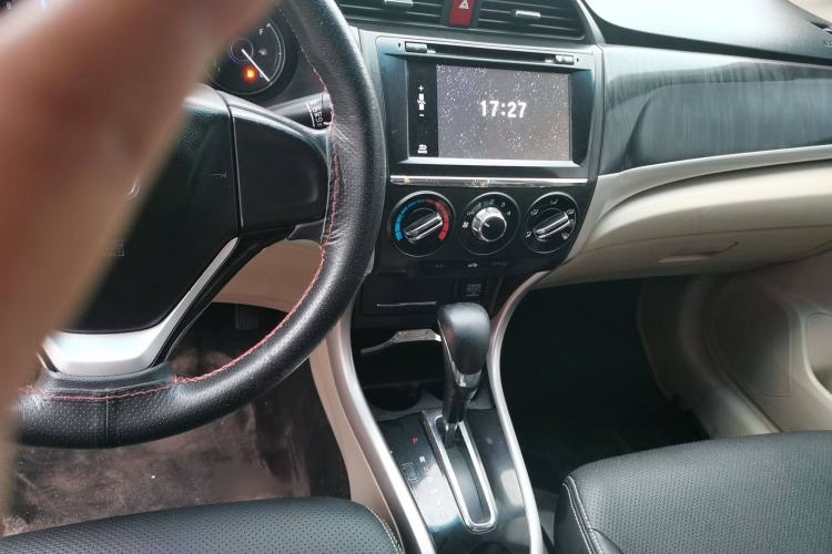 Used Honda Crider 2015 1.8L automatic luxury edition Interior 3