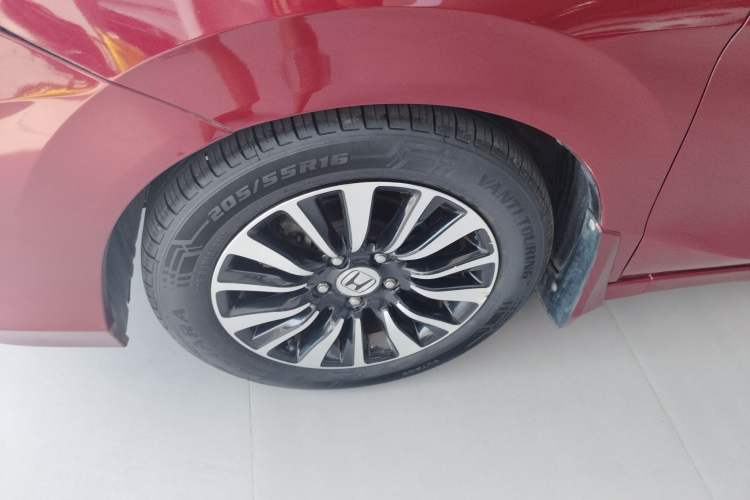 Used Honda Crider 2015 1.8L automatic luxury edition Left Front Wheel Hub