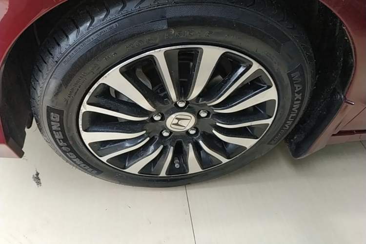 Used Honda Crider 2015 1.8L automatic comfort version Left Front Wheel Hub