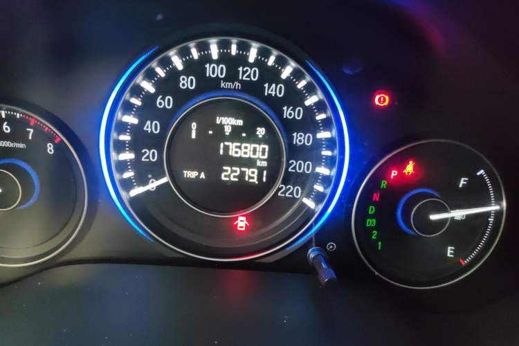 Used Honda Crider 2015 1.8L automatic luxury edition Odometer Close Up