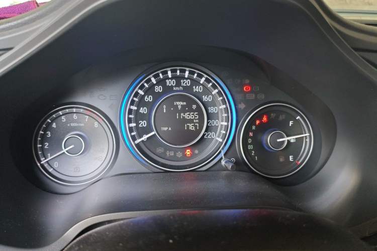 Used Honda Crider 2015 1.8L automatic luxury edition Odometer Close Up