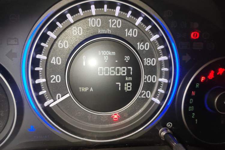 Used Honda Crider 2015 1.8L automatic luxury edition Odometer Close Up