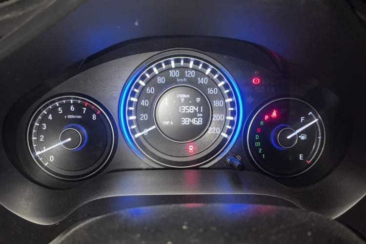 Used Honda Crider 2015 1.8L automatic luxury edition Odometer Close Up