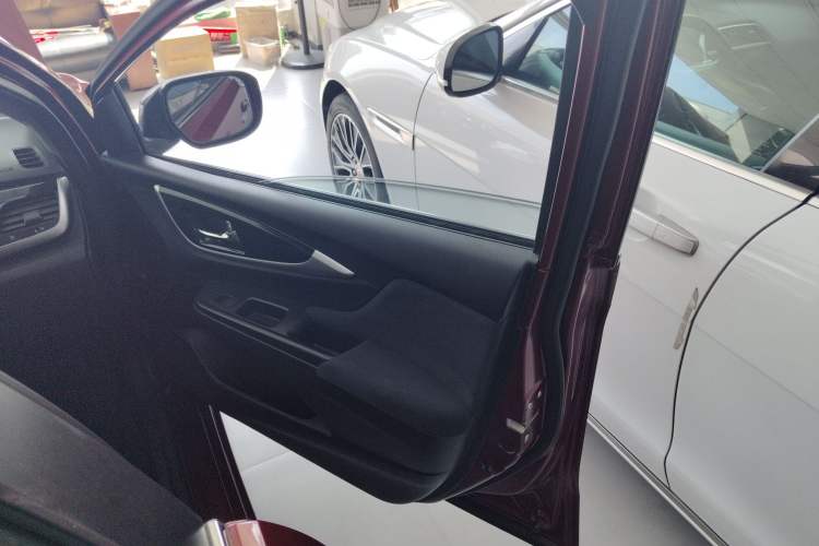 Used Honda Crider 2015 1.8L automatic luxury edition Right Front Door Interior