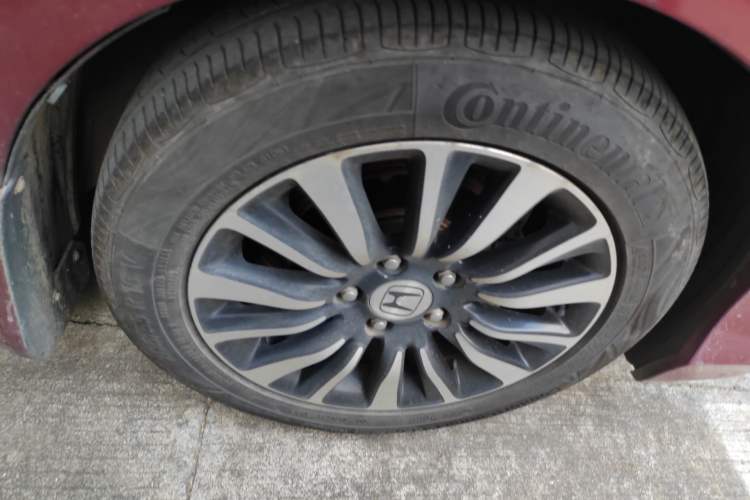 Used Honda Crider 2015 1.8L automatic luxury edition Right Front Wheel Hub