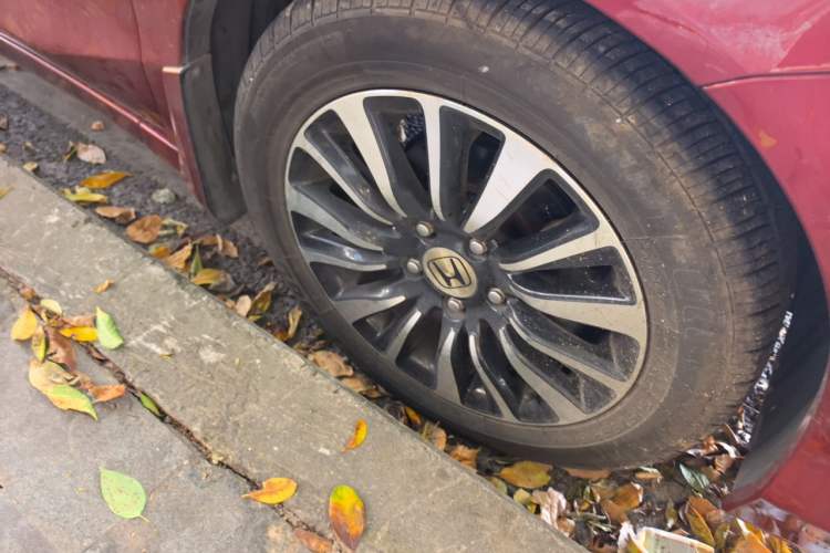 Used Honda Crider 2015 1.8L automatic luxury edition Right Front Wheel Hub