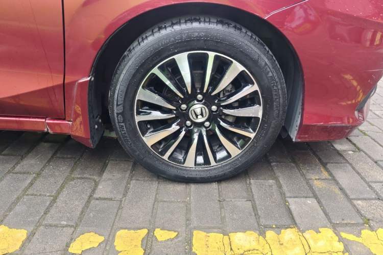 Used Honda Crider 2015 1.8L automatic luxury edition Right Front Wheel Hub