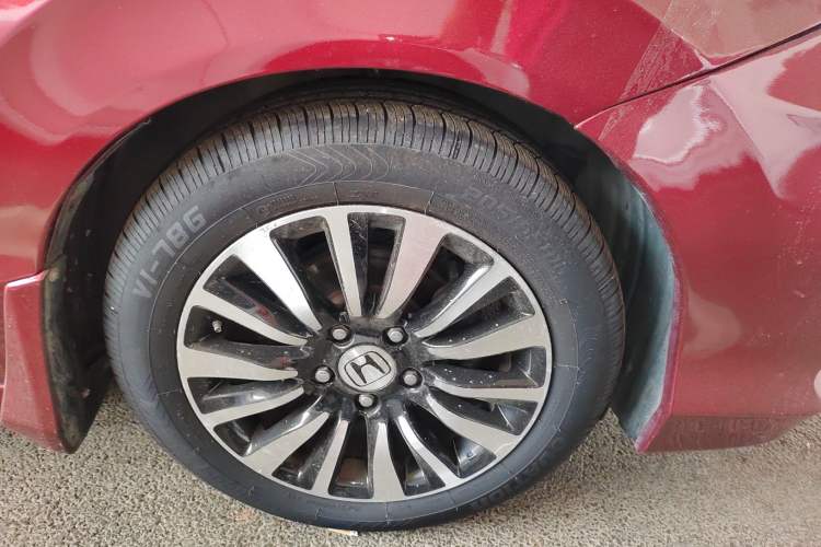 Used Honda Crider 2015 1.8L automatic luxury edition Right Front Wheel Hub