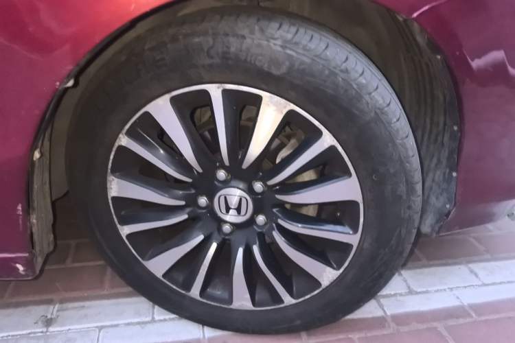 Used Honda Crider 2015 1.8L automatic luxury edition Right Front Wheel Hub