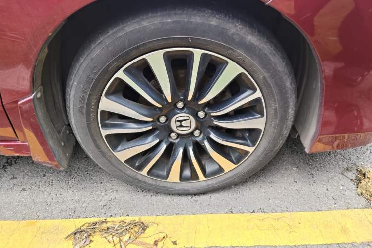 Used Honda Crider 2015 1.8L automatic comfort version Right Front Wheel Hub