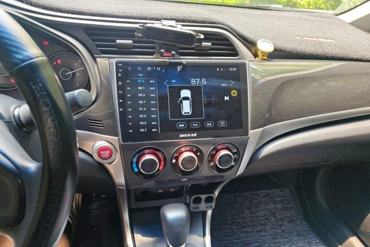 Used Honda Crider 2015 1.8L automatic luxury edition Audio And AC Panel