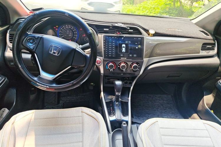 Used Honda Crider 2015 1.8L automatic luxury edition Center Console