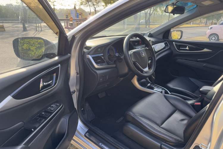 Used Honda Crider 2015 1.8L automatic comfort version Interior 1