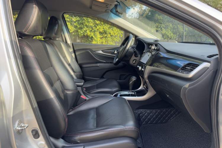 Used Honda Crider 2015 1.8L automatic comfort version Interior 2