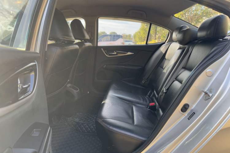 Used Honda Crider 2015 1.8L automatic comfort version Interior 4