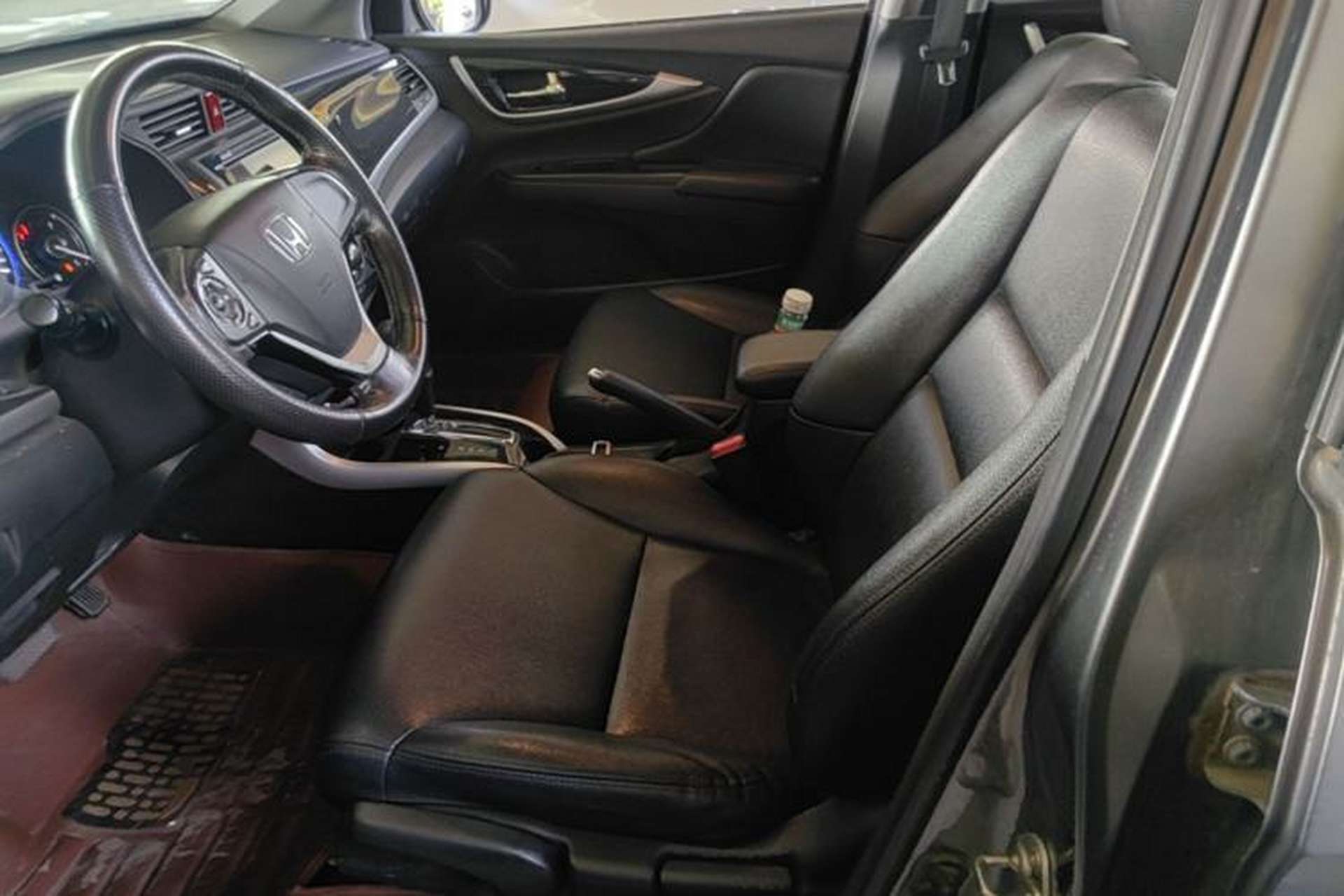 Used Honda Crider 2015 1.8L Automatic Ultra-Configured Limited Edition Left Front Seat