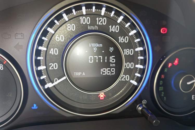 Used Honda Crider 2015 1.8L automatic luxury edition Odometer Close Up