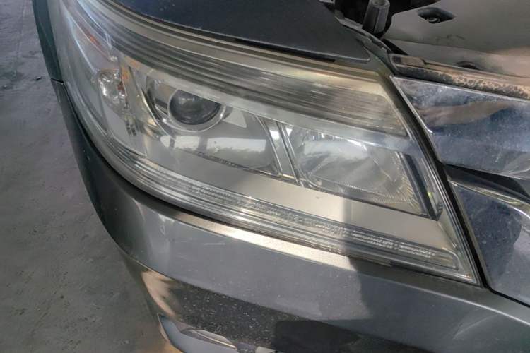 Used Honda Crider 2015 1.8L Automatic Ultra-Configured Limited Edition Right Front Headlight