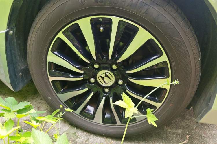 Used Honda Crider 2015 1.8L automatic luxury edition Right Front Wheel Hub