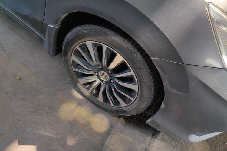 Used Honda Crider 2015 1.8L Automatic Ultra-Configured Limited Edition Right Front Wheel Hub